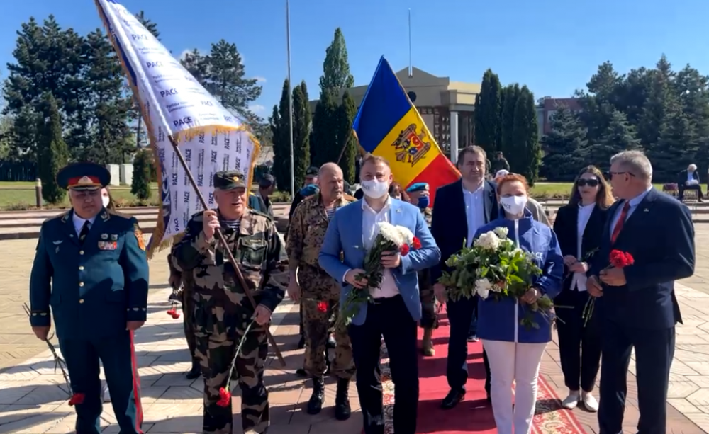 PACE au comemorat Eroii Căzuţi pentru Independenţa Patriei. Împreună cu veteranii au depus flori la Complexul ETERNITATE